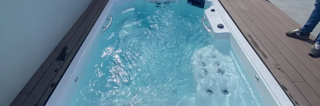 Spa de nage en fonctionnement