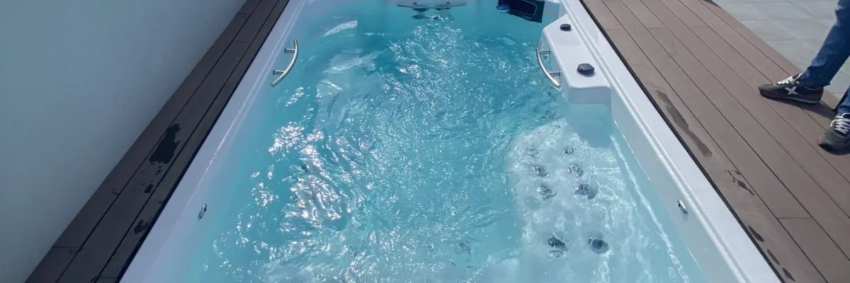 Spa de nage en fonctionnement